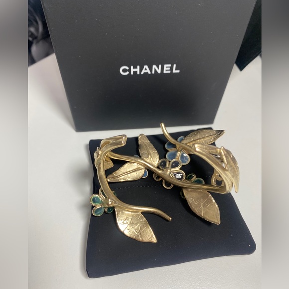 Authentic CHANEL Cuff Paris Greece Collection Gold Jewelery Bracelet CC logo - Picture 7 of 12